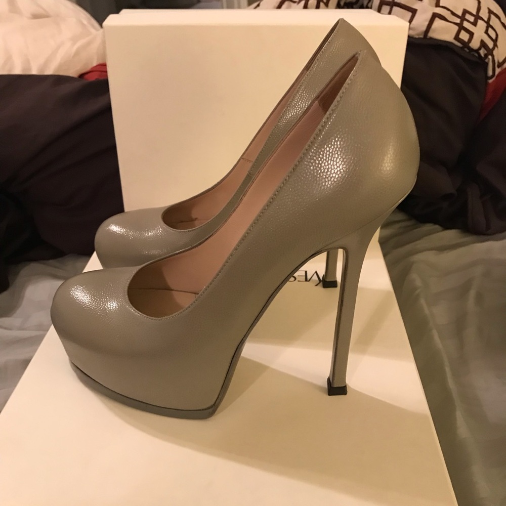 YSL Yves Saint Laurent Tribtoo Pump sz 39